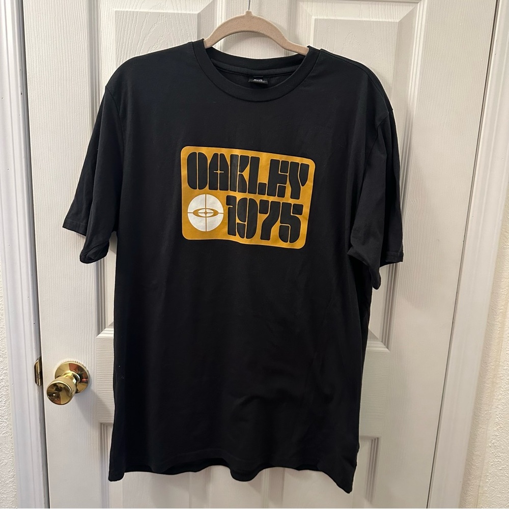 Oakley Men’s T Shirt Size XL